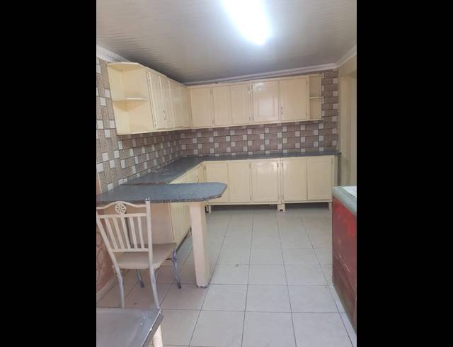 5 BEDROOM HOUSE FOR SALE IN MACKENZIEVILLE